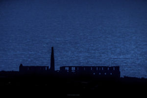 Astrofotografa Alessia Scarso astrofotografia Sampieri Scicli Fornace Penna mannara di Montalbano stabilimento bruciato paesaggio notturno luna su mare