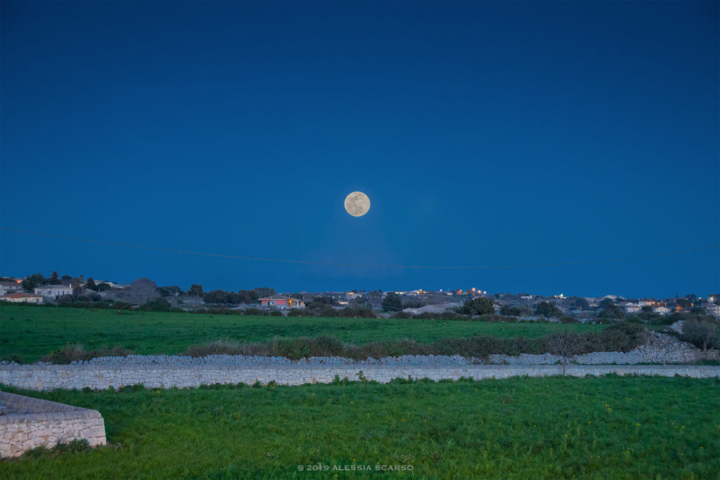Alessia Scarso astrophotographer Astrophotography Supermoon on Hyblean landscape with drywalls